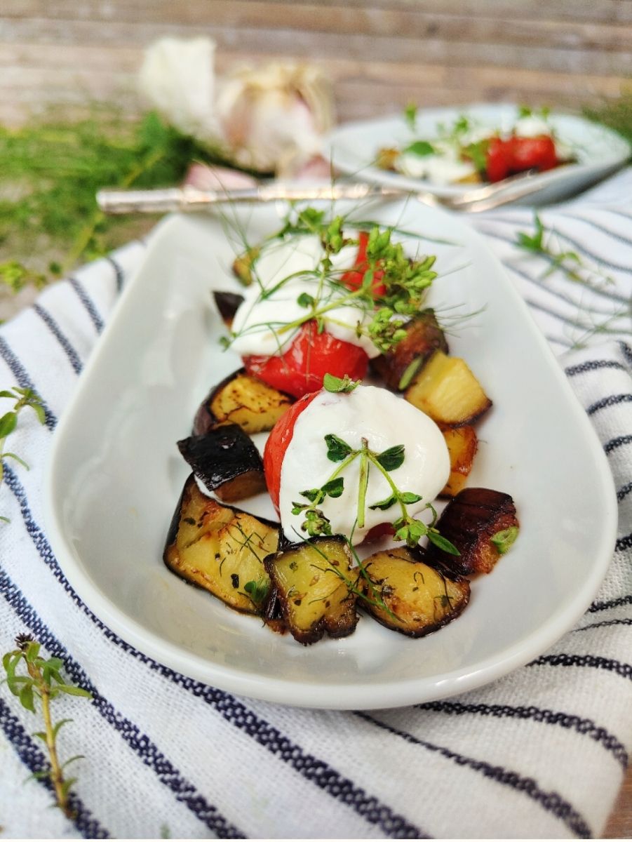 Ciliegino in agrodolce con melanzane a funghetto e stracciatella pugliese