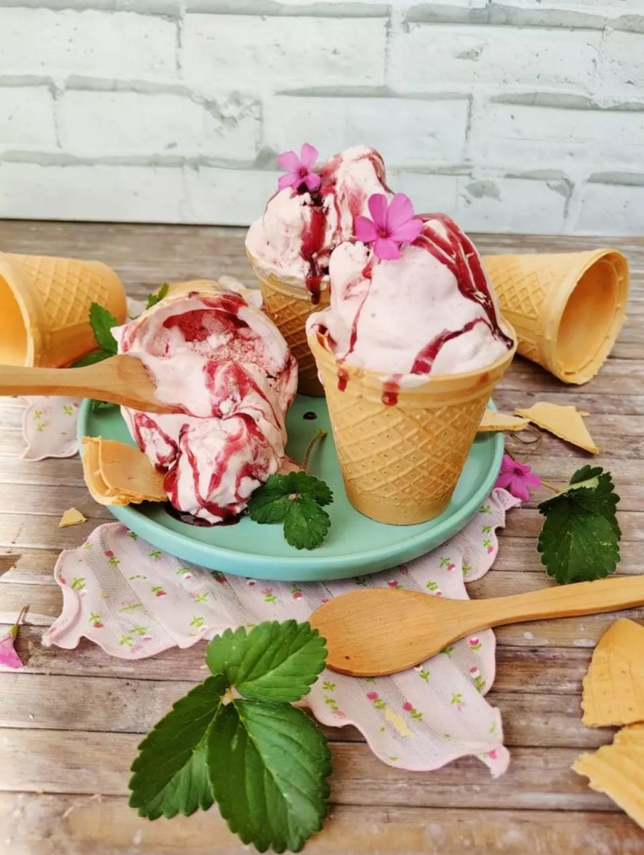 Gelato panna-fragole