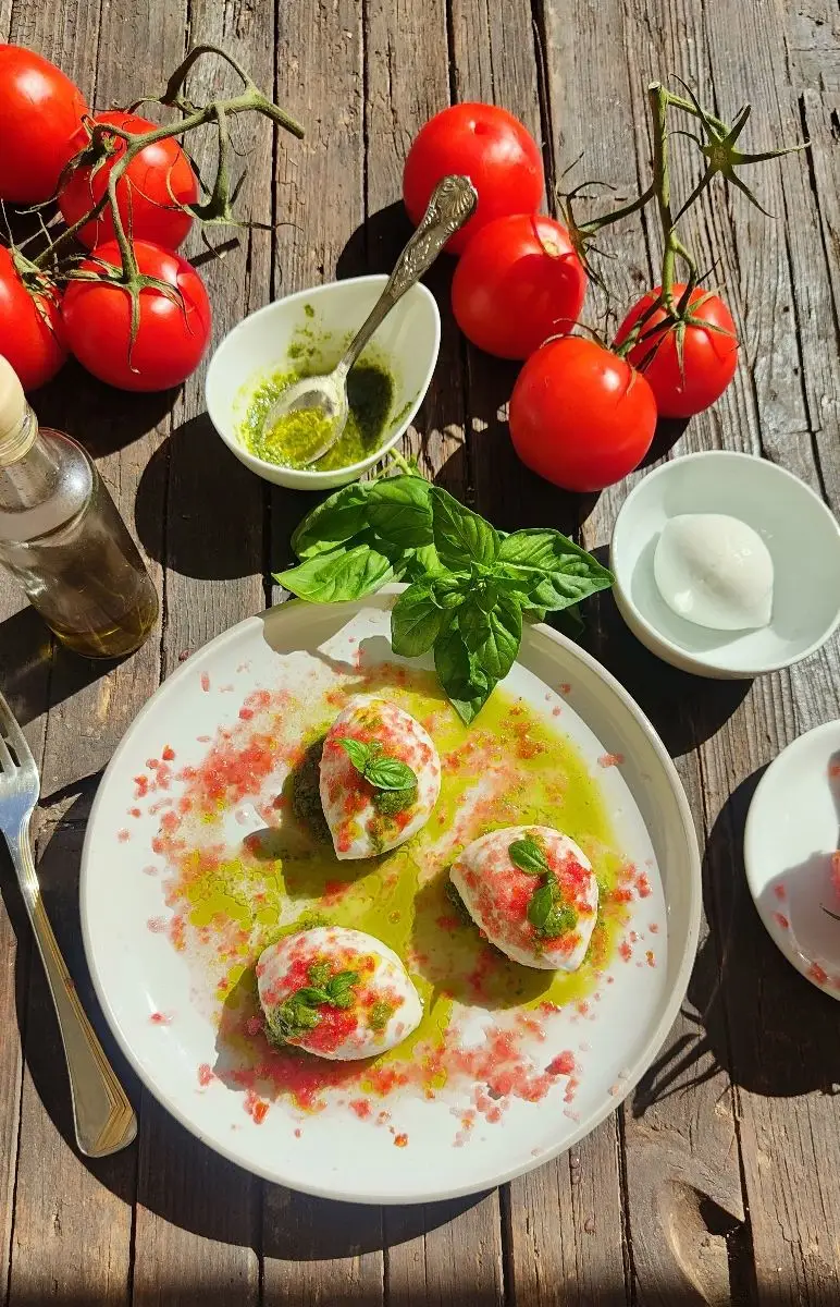 Ricetta Caprese al pesto di basilico di _paola_catalano