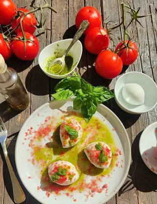 Ricetta Caprese al pesto di basilico di _paola_catalano