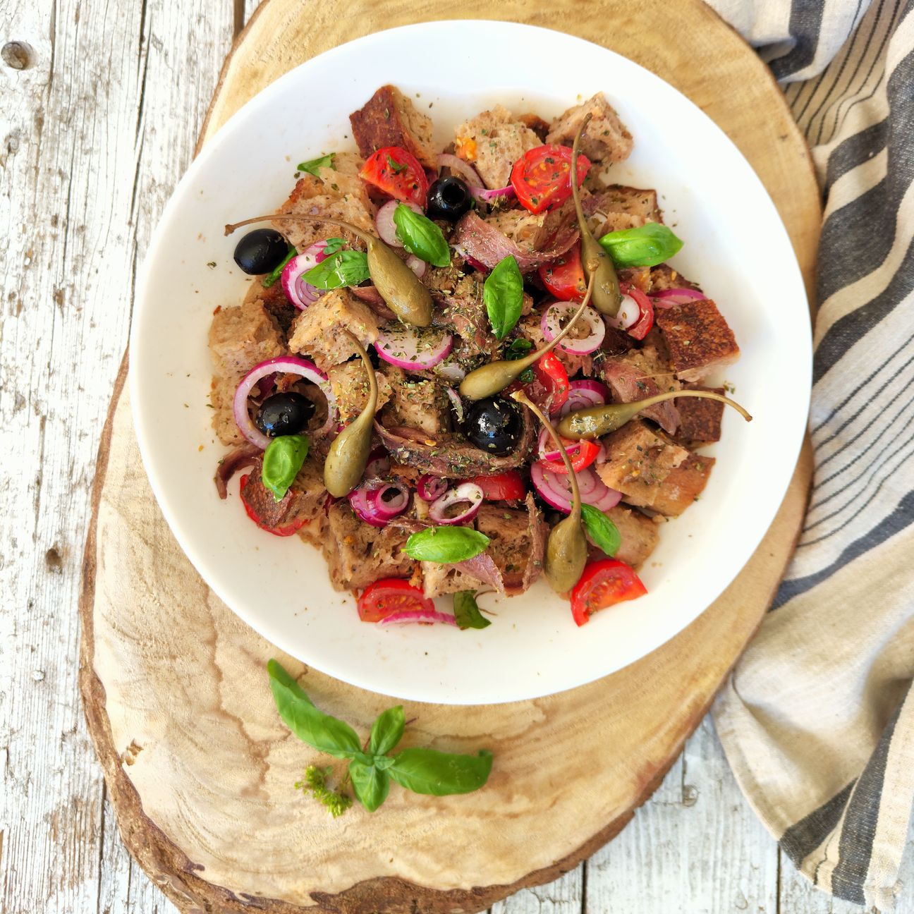 Panzanella mediterranea