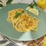 Ricetta Spaghetti ai fiori di zucchina e limone....