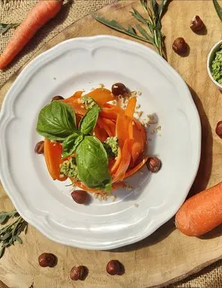 Ricetta Spaghetti di carote con pesto di rucola e nocciole tostate di _paola_catalano