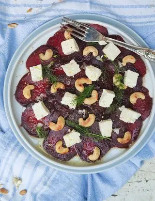 Ricetta Insalata  rapa rossa, feta ed anacardi tostati di _paola_catalano