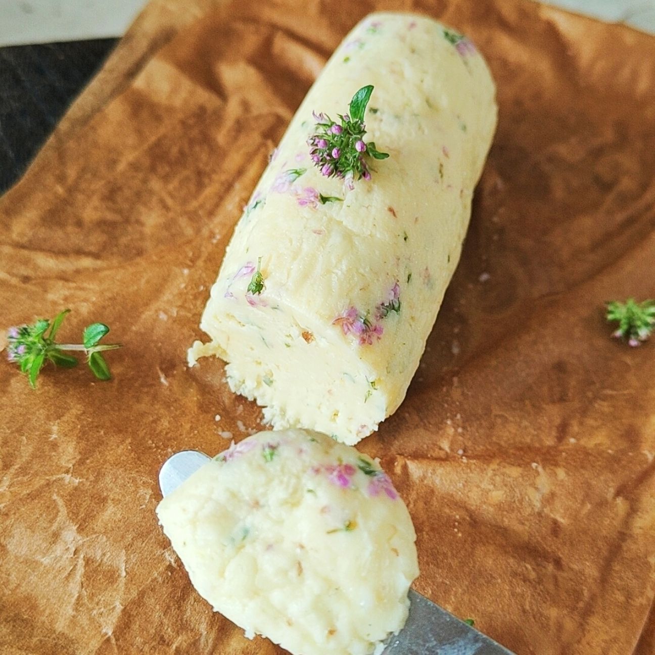 Burro aromatizzato alla santoreggia