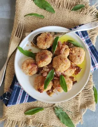 Ricetta Polpettine fritte con cipolla rossa e salvia di _paola_catalano