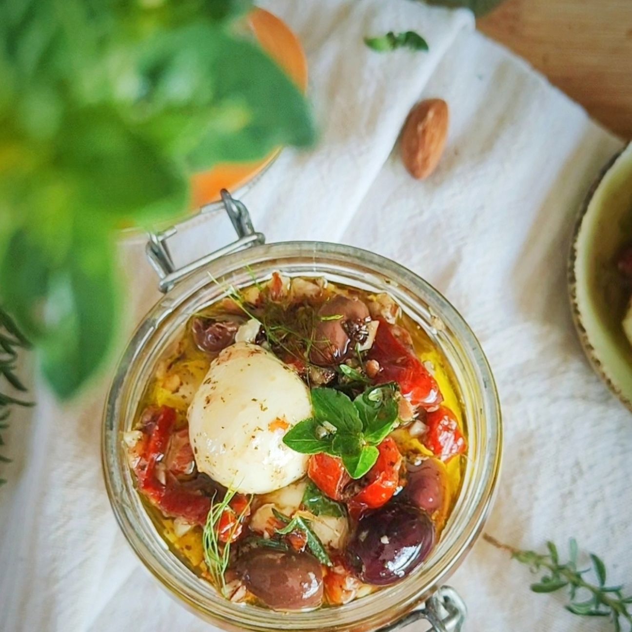 Ciliegine di mozzarella al profumo di erbe aromatiche
