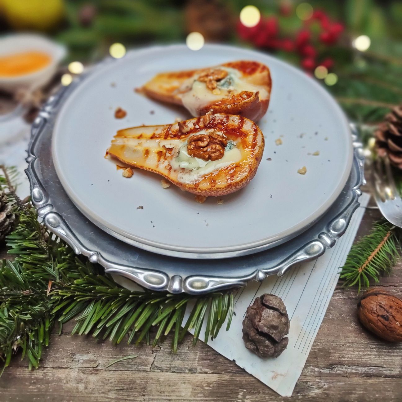 Pere grigliate: gorgonzola dolce, noci e miele