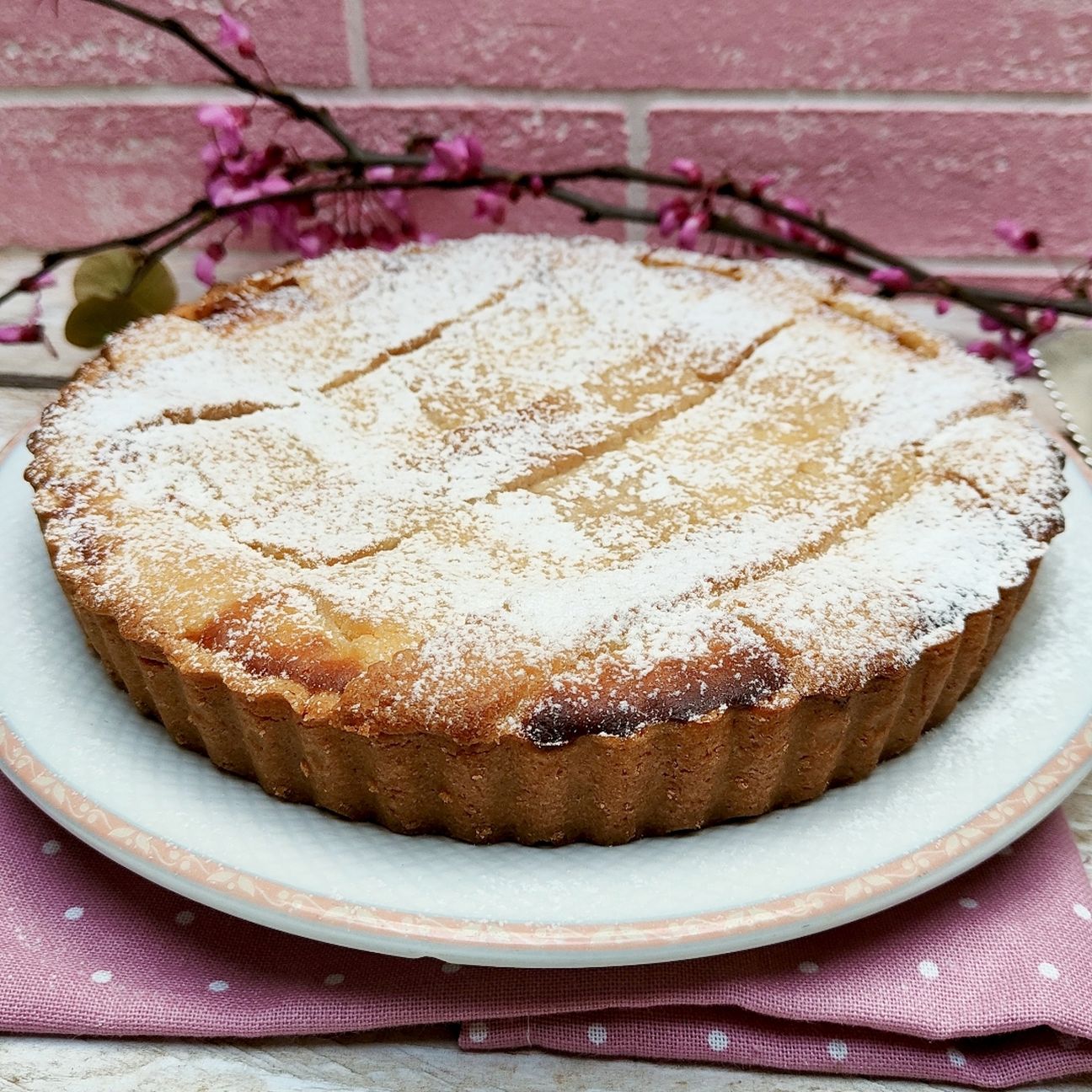 Crostata di ricotta uvetta pinoli e canditi