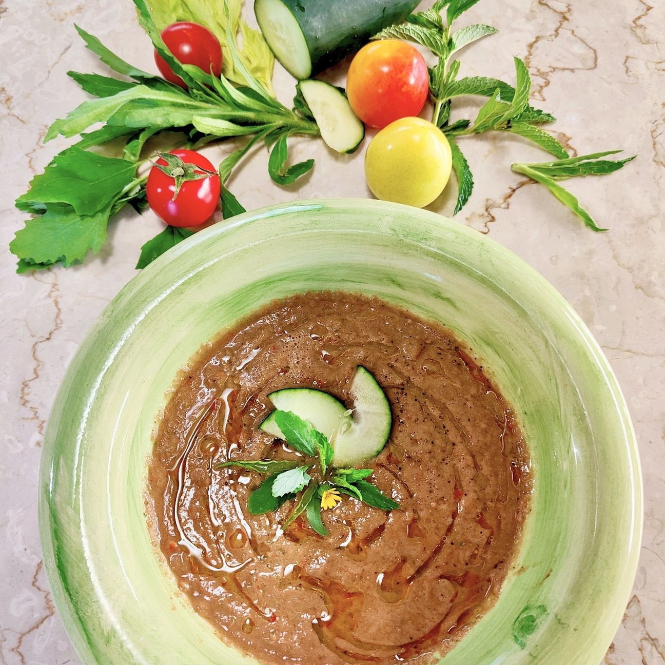 Gazpacho con erbe spontanee