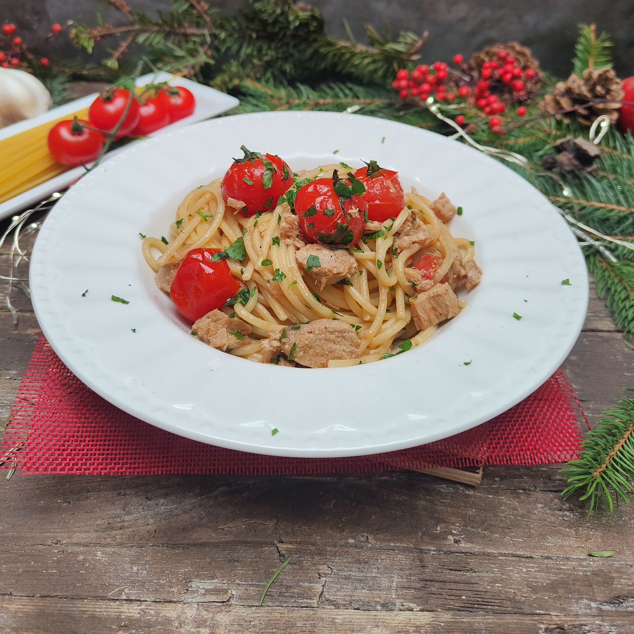 Spaghetti con tonno sott'olio