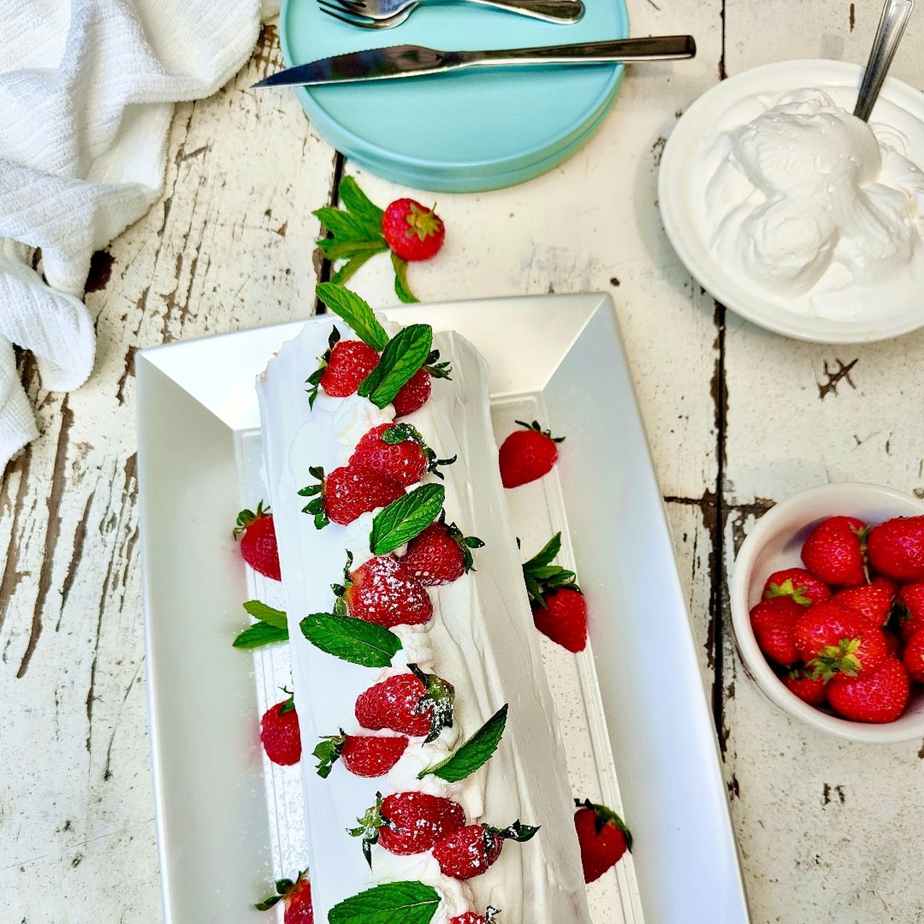 Rotolo di panna e fragole