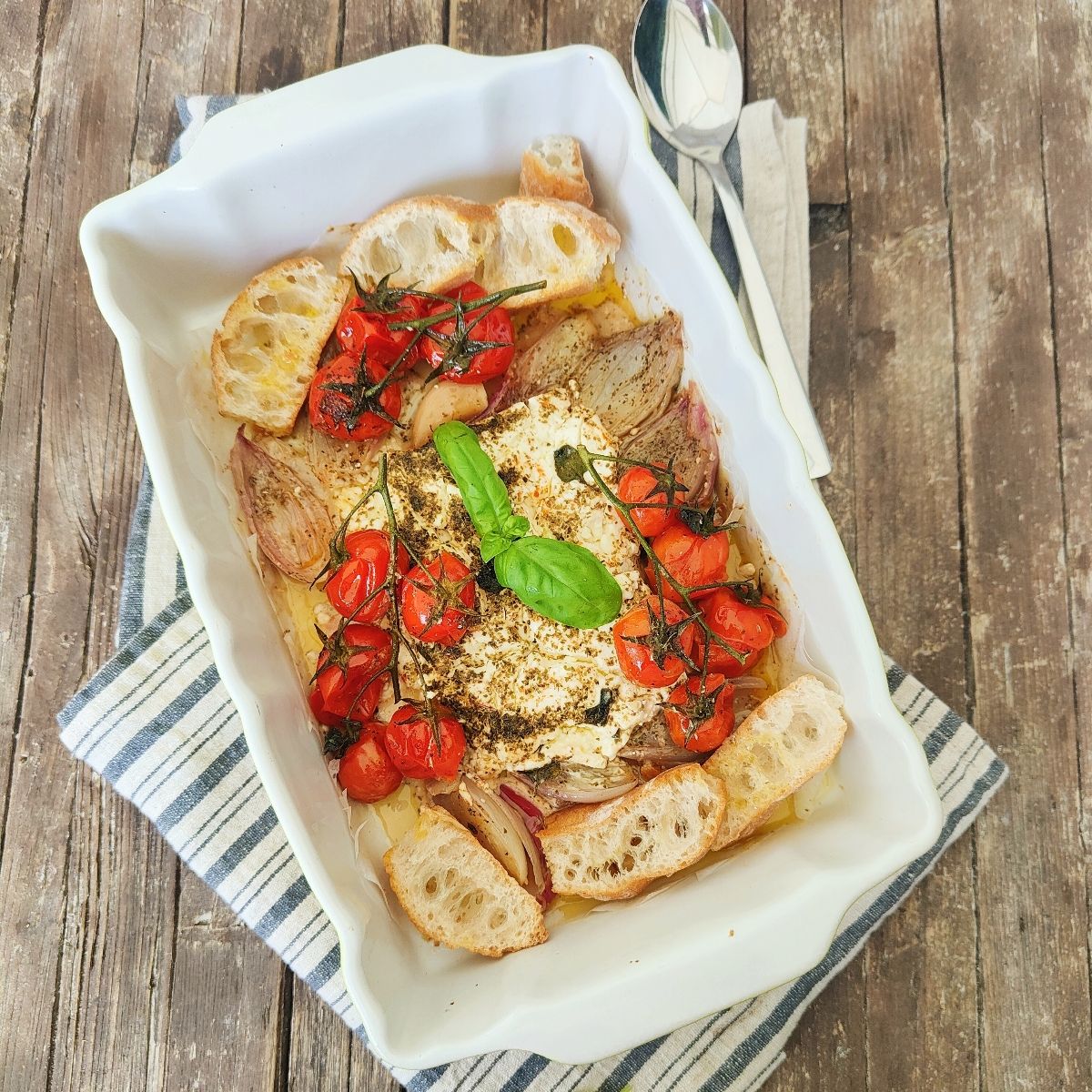 Antipasto di Feta pomodorini e scalogno