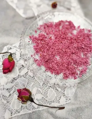 Ricetta Zucchero alle rose di _paola_catalano