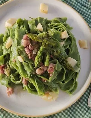 Ricetta Fettuccine all'ortica con pancetta asparagi e scamorza affumicata di _paola_catalano