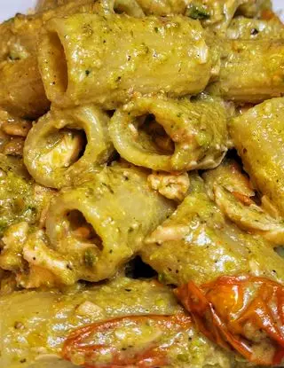 Ricetta Rigatoni con filetto di salmone e pesto di pistacchio di robertoscianna83