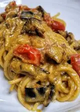 Ricetta Spaghetti con crema di melanzane, melanzane a funghetto e pomodorini