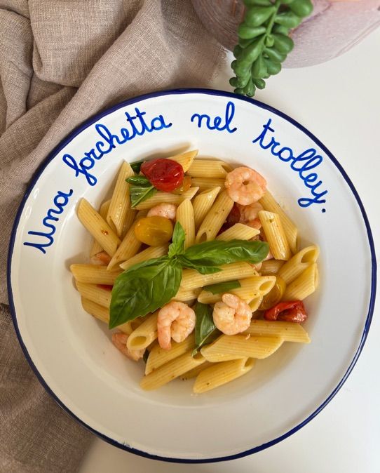 Pasta fredda estiva con gamberi e pomodorini