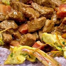 Brüscitt con polenta di mais e carciofi croccanti