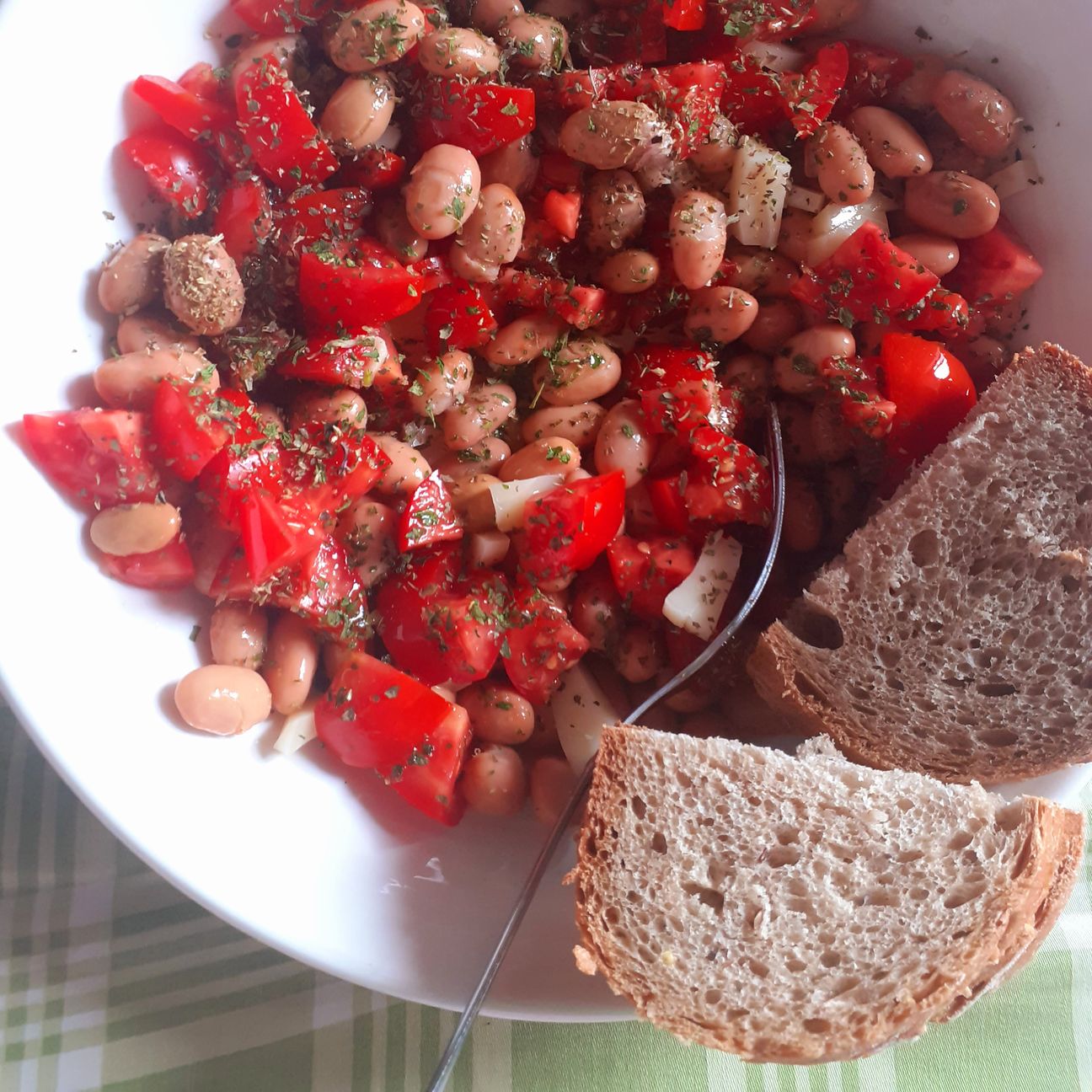 Insalata di fagioli e pomodorini