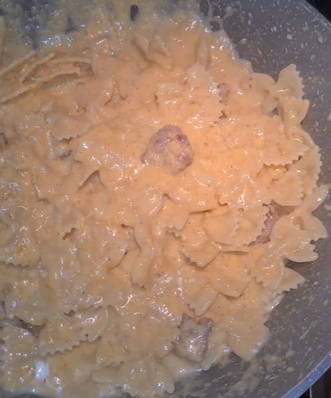 Farfalle con salsiccia con crema alla zucca e gorgonzola 🦋🎃🧀🐷