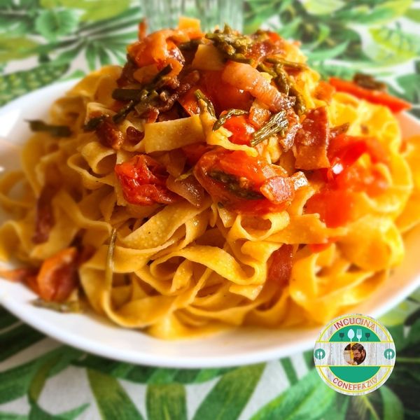 Fettuccine asparagi selvatici, guanciale e pachino 🥚🐷🌲🍅 Al.Ta Cucina