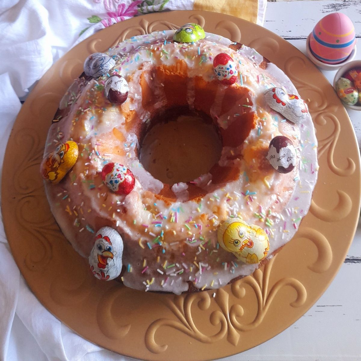 Ciambella con ovetti di cioccolato all'interno 🐣