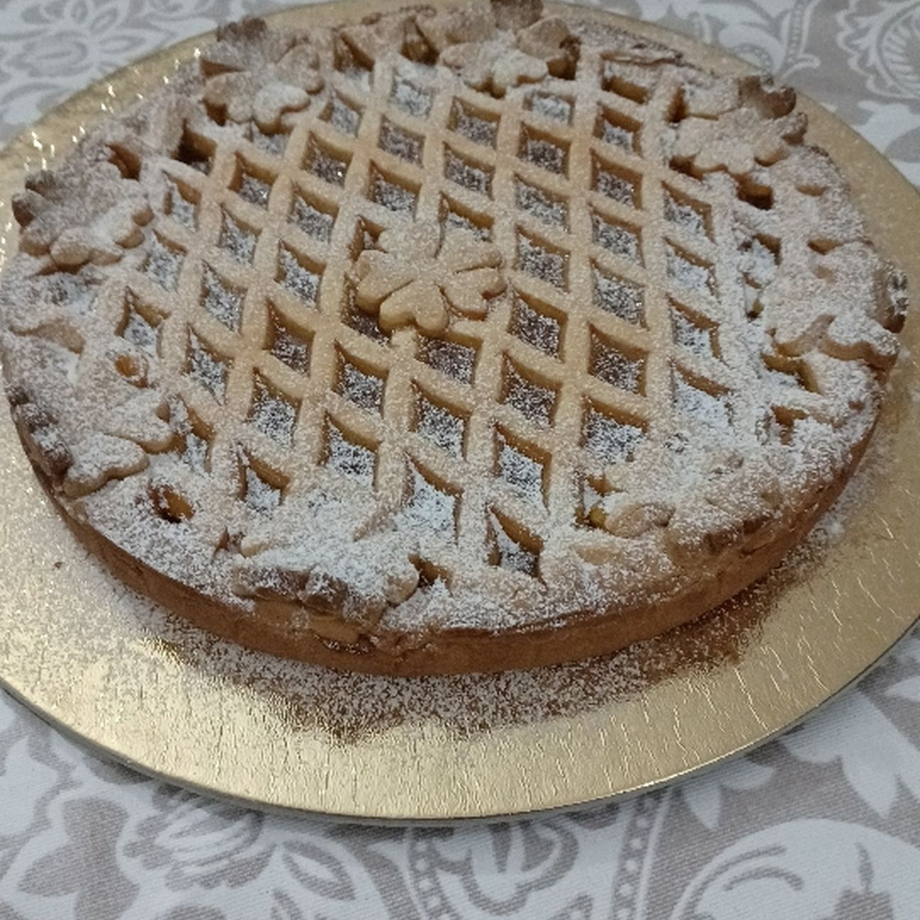 Crostata di confettura di pesca