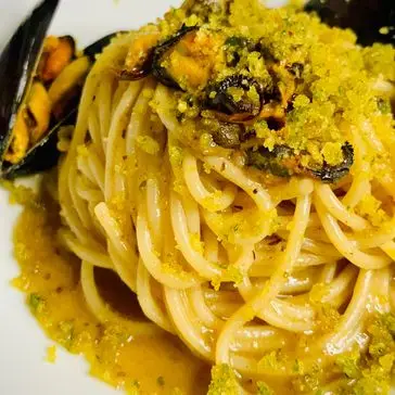 Ricetta Spaghetti con cozze e aglio nero 😋 di Papachef.italia