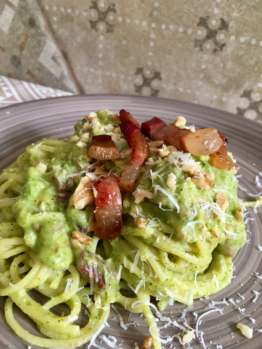 Spaghetti integrali con crema di zucchine - Il sapore rustico e genuino in  un primo piatto da leccarvi i baffi