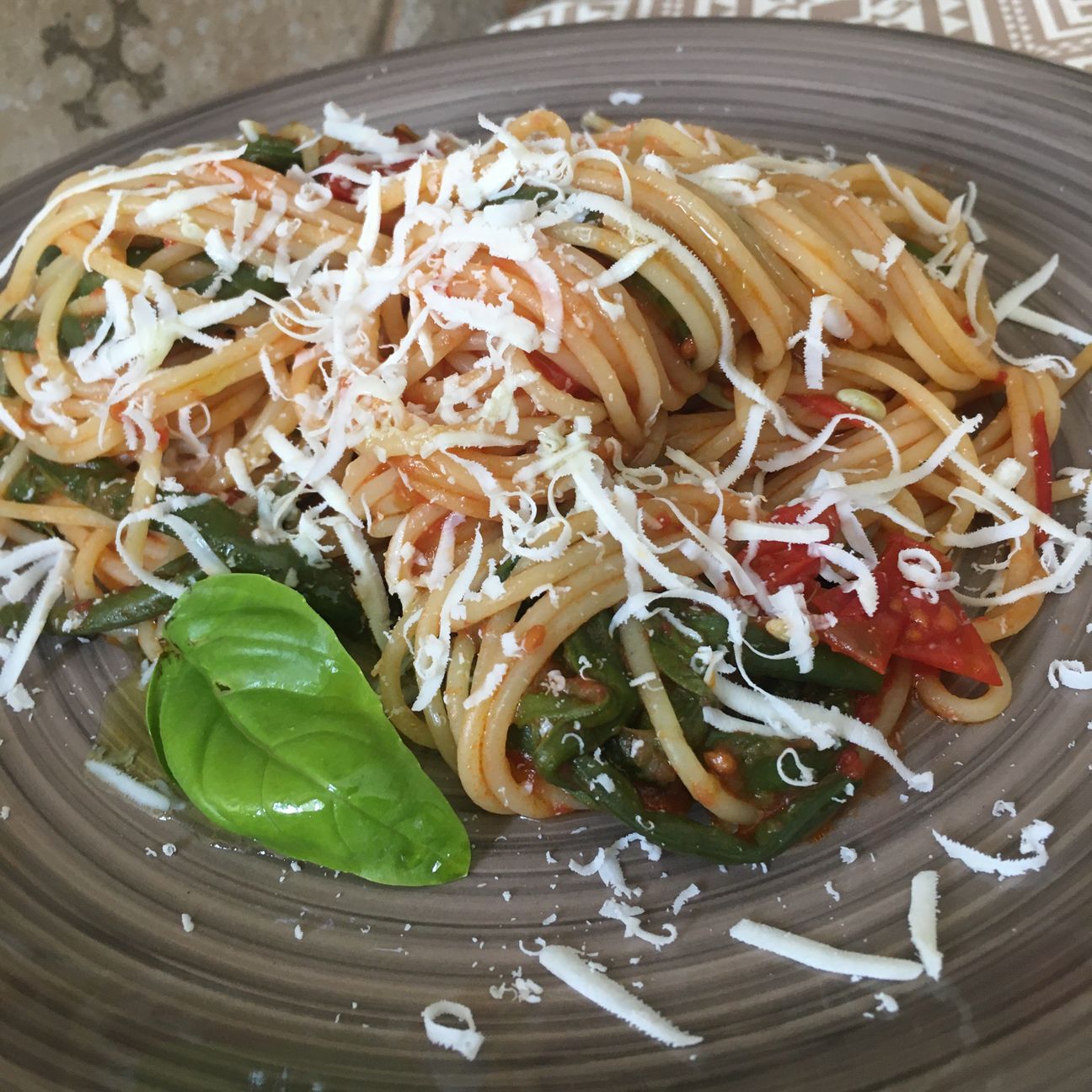 Spaghetti con fagiolini e cacioricotta