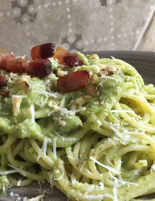 Ricetta Spaghetti alla crema di zucchine, con noci, guanciale e pecorino. di Papachef.italia