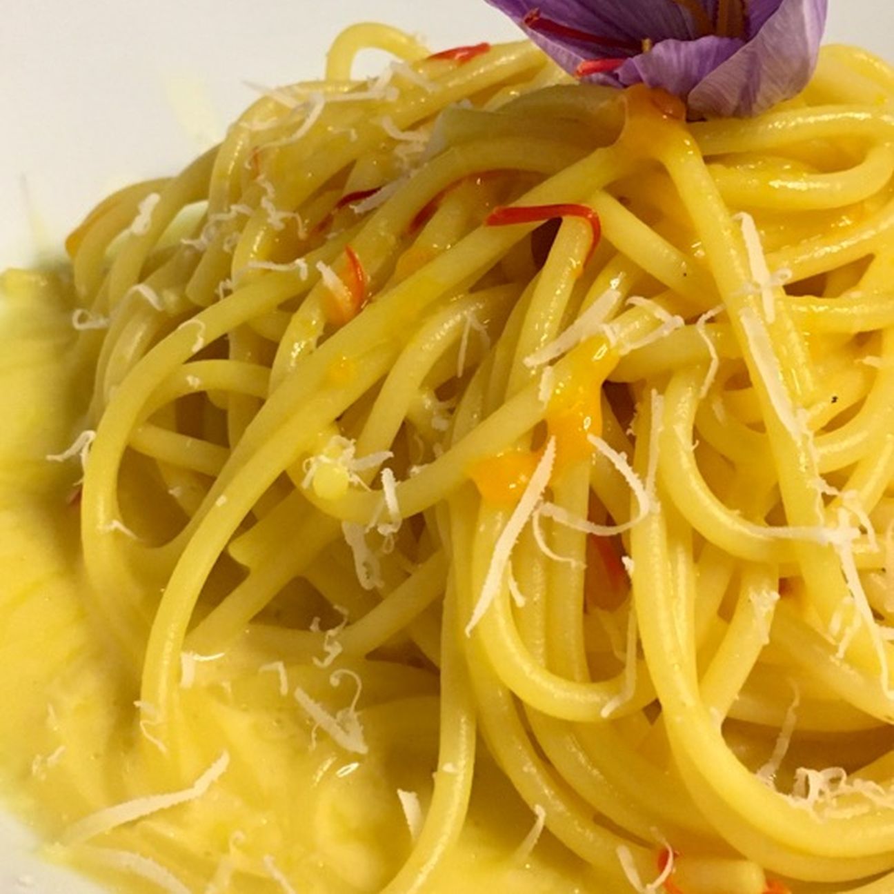 Spaghetti burro, parmigiano e zafferano