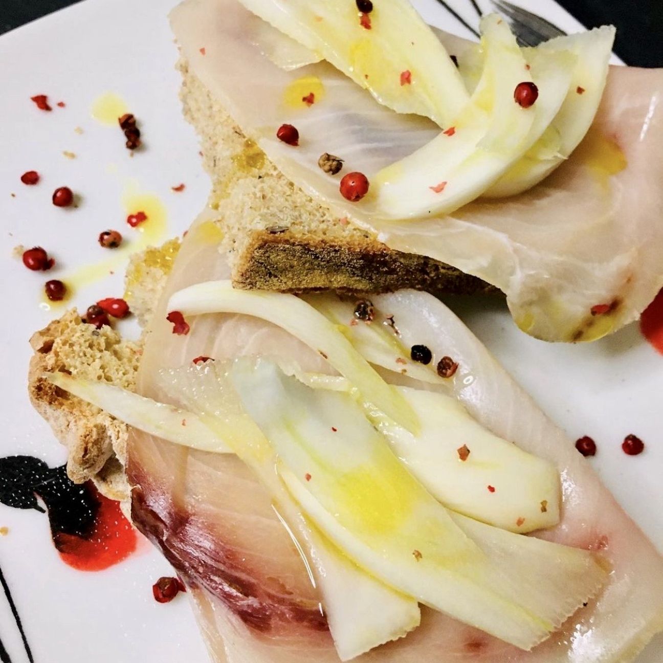 Bruschetta con pesce spada affumicato e finocchi 😋