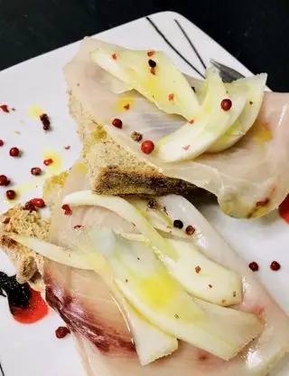 Ricetta Bruschetta con pesce spada affumicato e finocchi 😋 di Papachef.italia