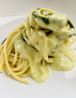 Ricetta Spaghetti con crema di zucchine e parmigiano di Papachef.italia