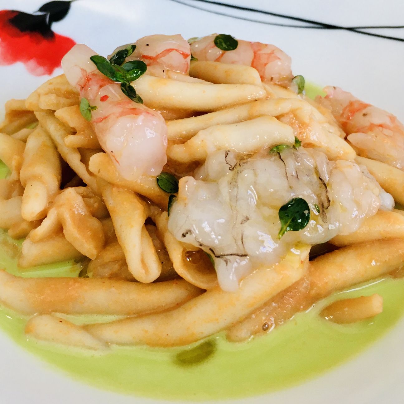 Strascinati pugliesi con gamberi rossi e cannocchie.