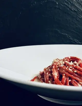 Ricetta 🌾Spaghetti alla barbabietola, fondente al gorgonzola e tarallo 😋 di Papachef.italia