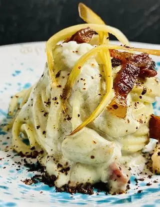 Ricetta 🌾Spaghetti con crema di melanzane 🍆 e stracciatella, guanciale e peperone crusco 😋 di Papachef.italia