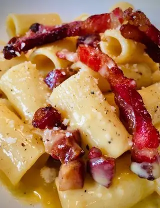 Ricetta 🌾Rigatoni alla Carbonara 😋 di Papachef.italia