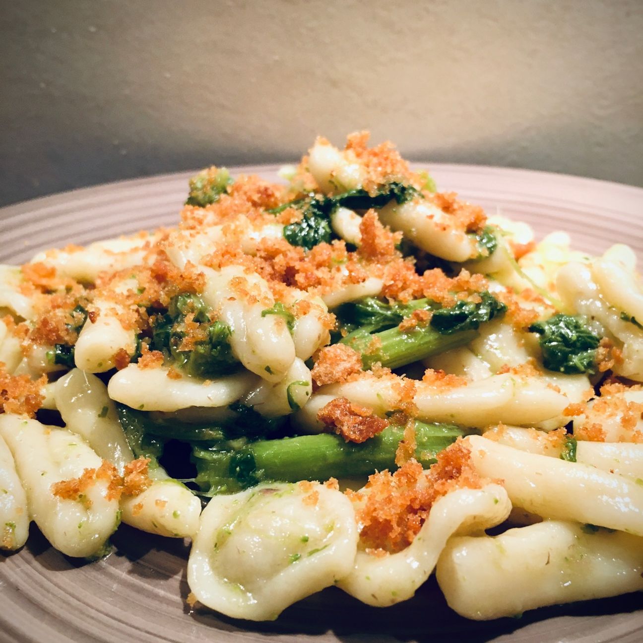 Orecchiette con cime di rape e mollica fritta