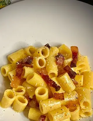 Ricetta Mezzi rigatoni alla carbonara 😋 di Papachef.italia