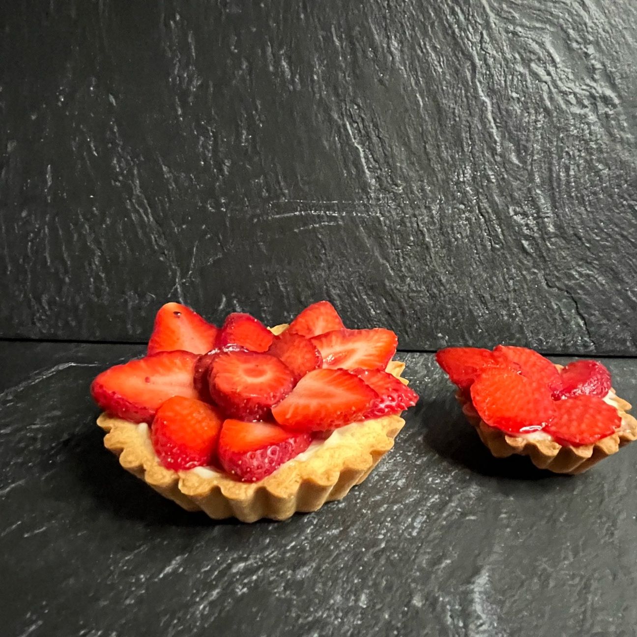 Crostatine con crema pasticcera e fragole