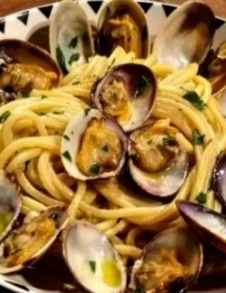 Ricetta 𝗦𝗽𝗮𝗴𝗵𝗲𝘁𝘁𝗶 𝗰𝗼𝗻 le vongole di anto.cookforpassion
