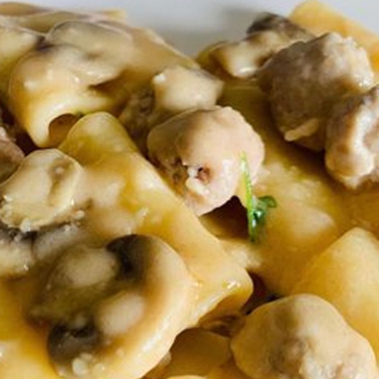 Paccheri funghi e salsicce