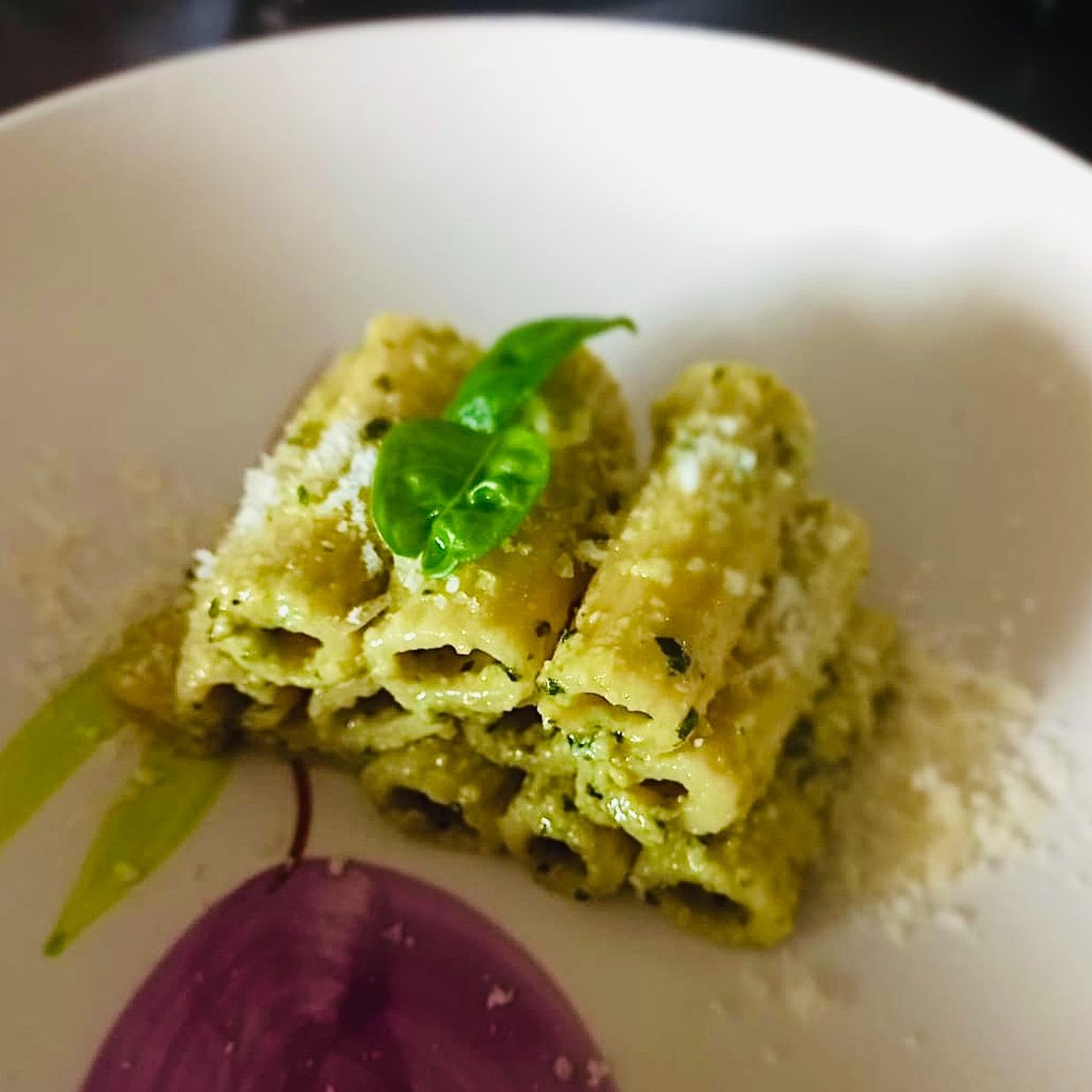 Rigatoni al pesto di basilico