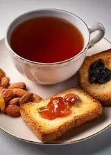 Ricetta Tea con fette biscottate, marmellata e frutta secca