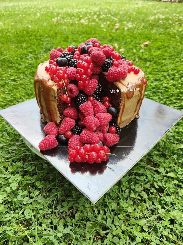 Dream Summer Drip cake