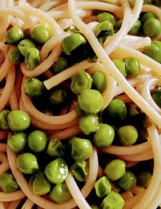 Ricetta Spaghetti con i piselli 😋 di lorichef