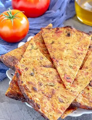 Ricetta Schiacciata croccante con zucchine pomodori e cipolla di GraficareinCucina